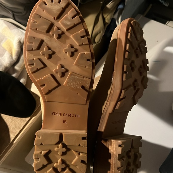 VEUC worn 2x 9.5Vince Camuto Suede Kelivena Tortilla Boots - Picture 9 of 9